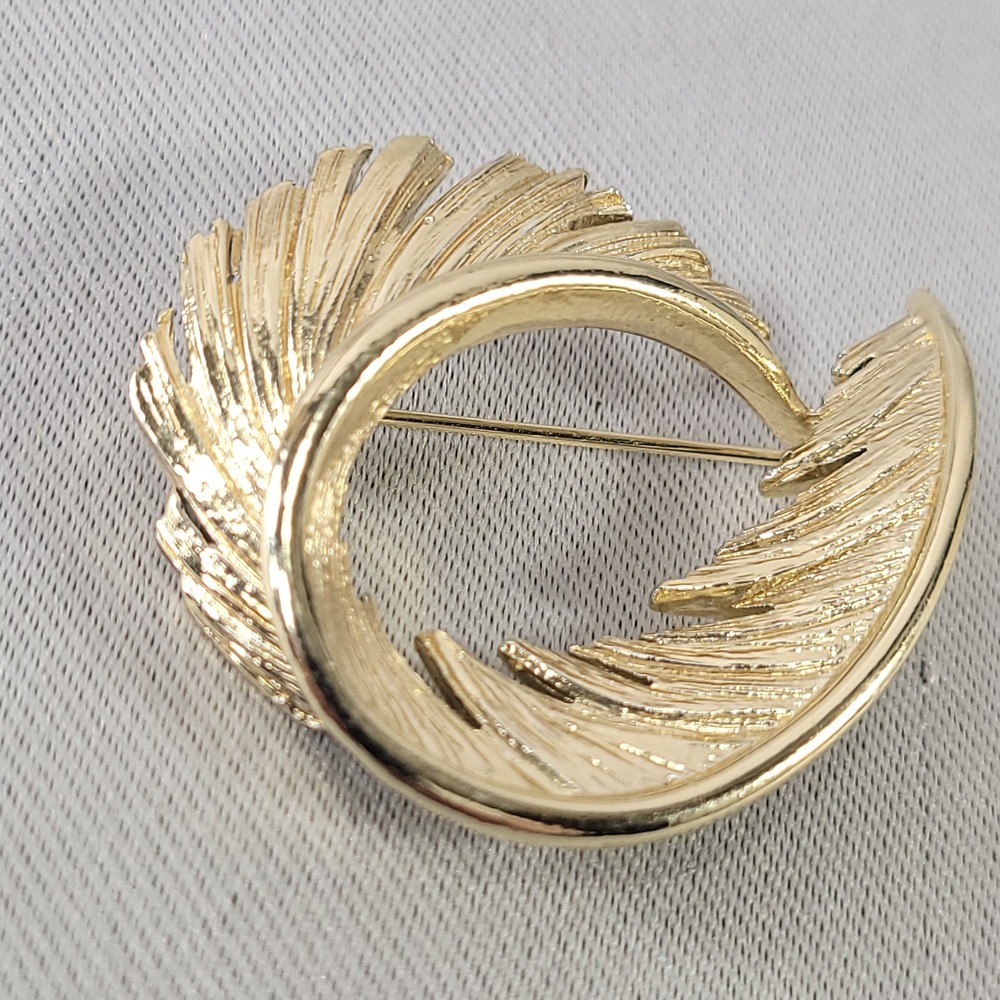 Lisner Vintage Gold Tone Brooch Textured Leaf Feather Open Swirl Pin